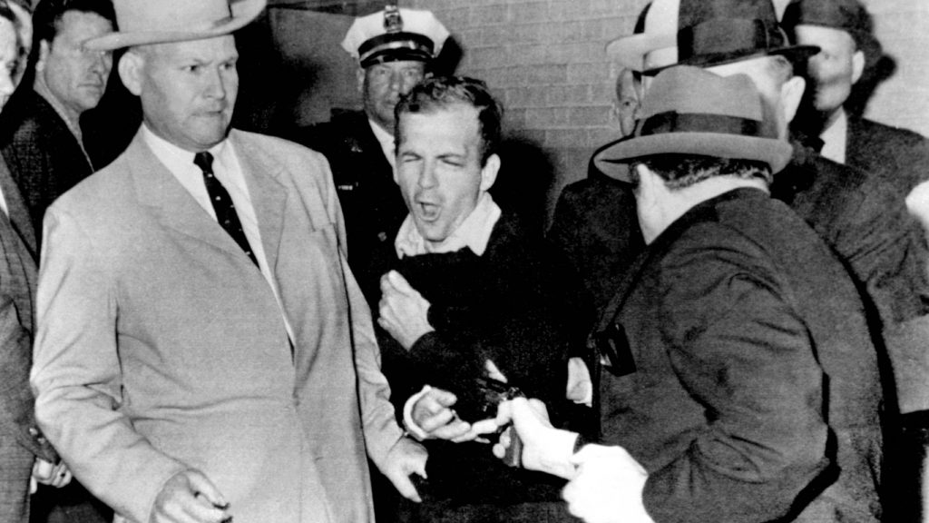 Liegt im Grab von Kennedys Attentäter ein Doppelgänger?