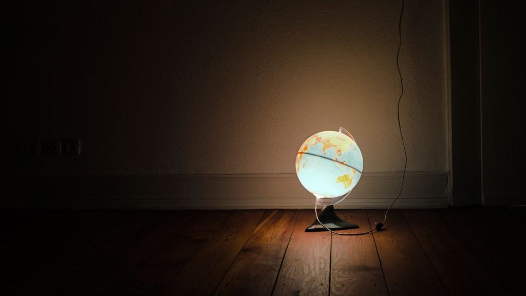Am 19. März ist Earth Hour. Was dahinter steckt, wer teilnimmt und wie man ganz einfach eine Menge Strom spart.