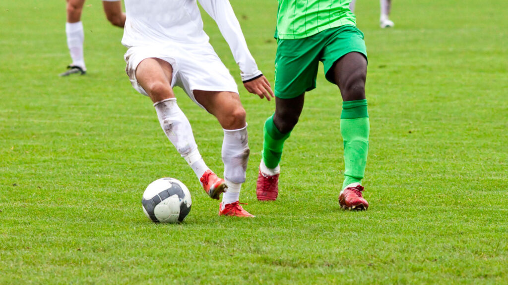 Macht Fußballspielen die Beine krumm?