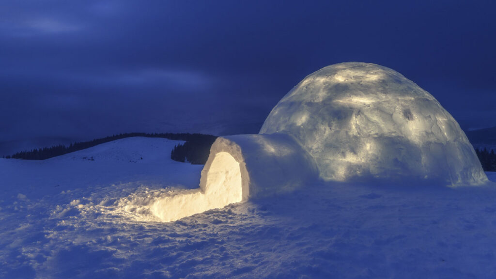 Notunterkunft im Schnee: So baut man sich ein Iglu