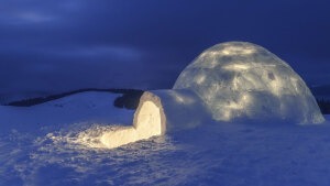 Notunterkunft im Schnee: So baut man sich ein Iglu