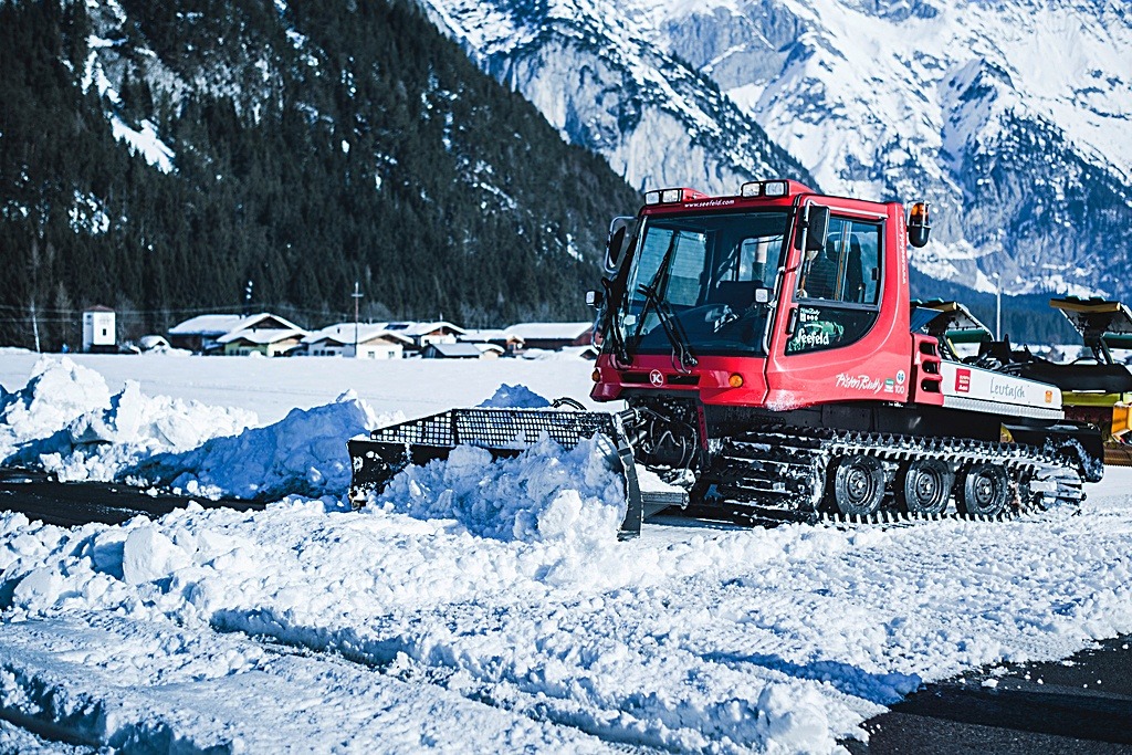 Platzwart fürs Loipenvergnügen: der Pistenraupenfahrer