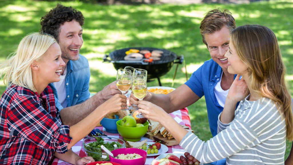 grillen-picknick-essen-istock