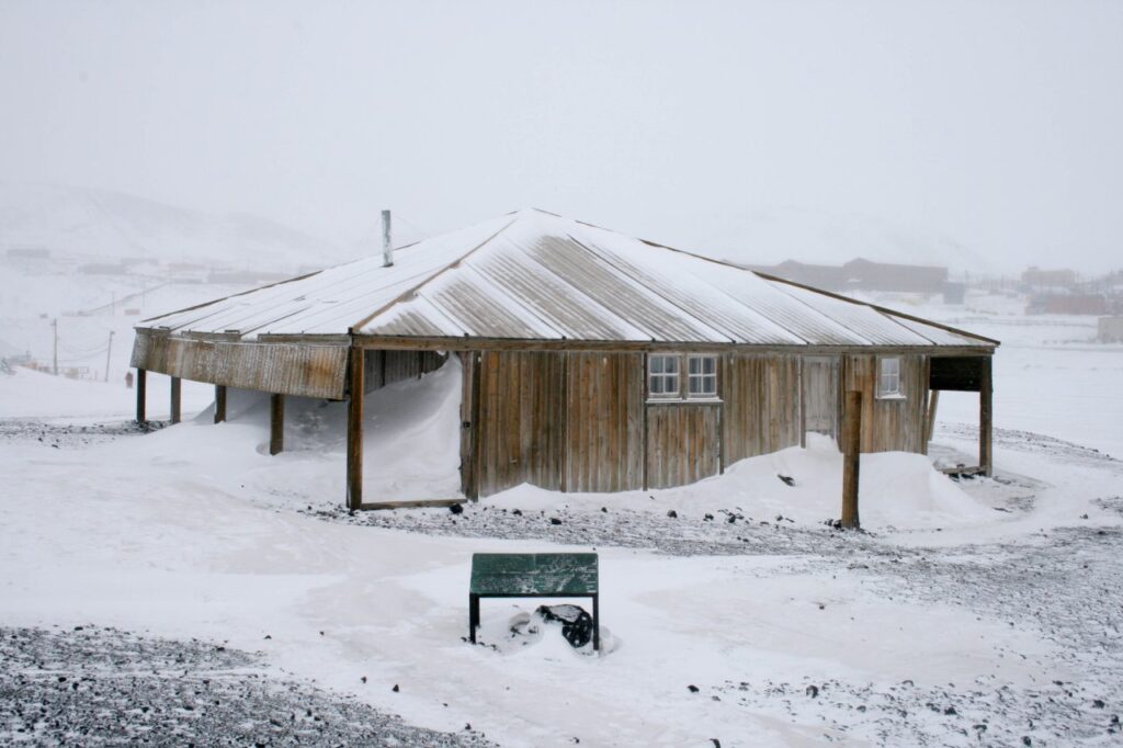 Scotts Hütte ist 100 qm groß