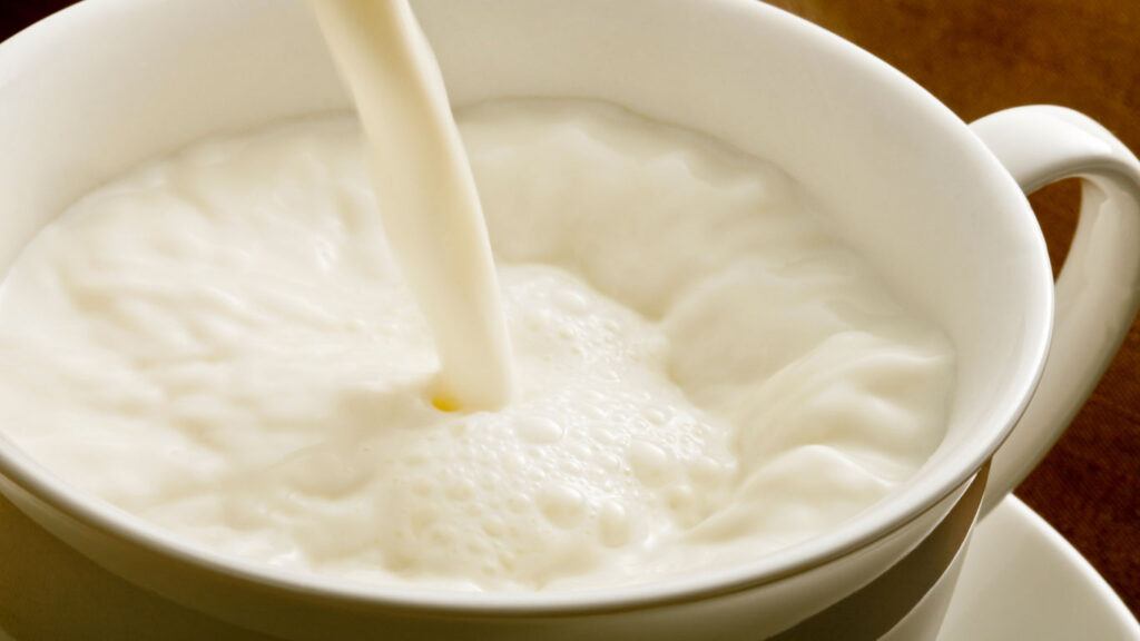 Wie entsteht die Haut auf der Milch?