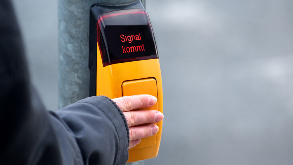 Bringt es etwas, an der Fußgängerampel zu drücken?