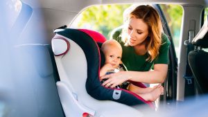 Sicher Auto fahren: Wie und wo platziere ich den Kindersitz?
