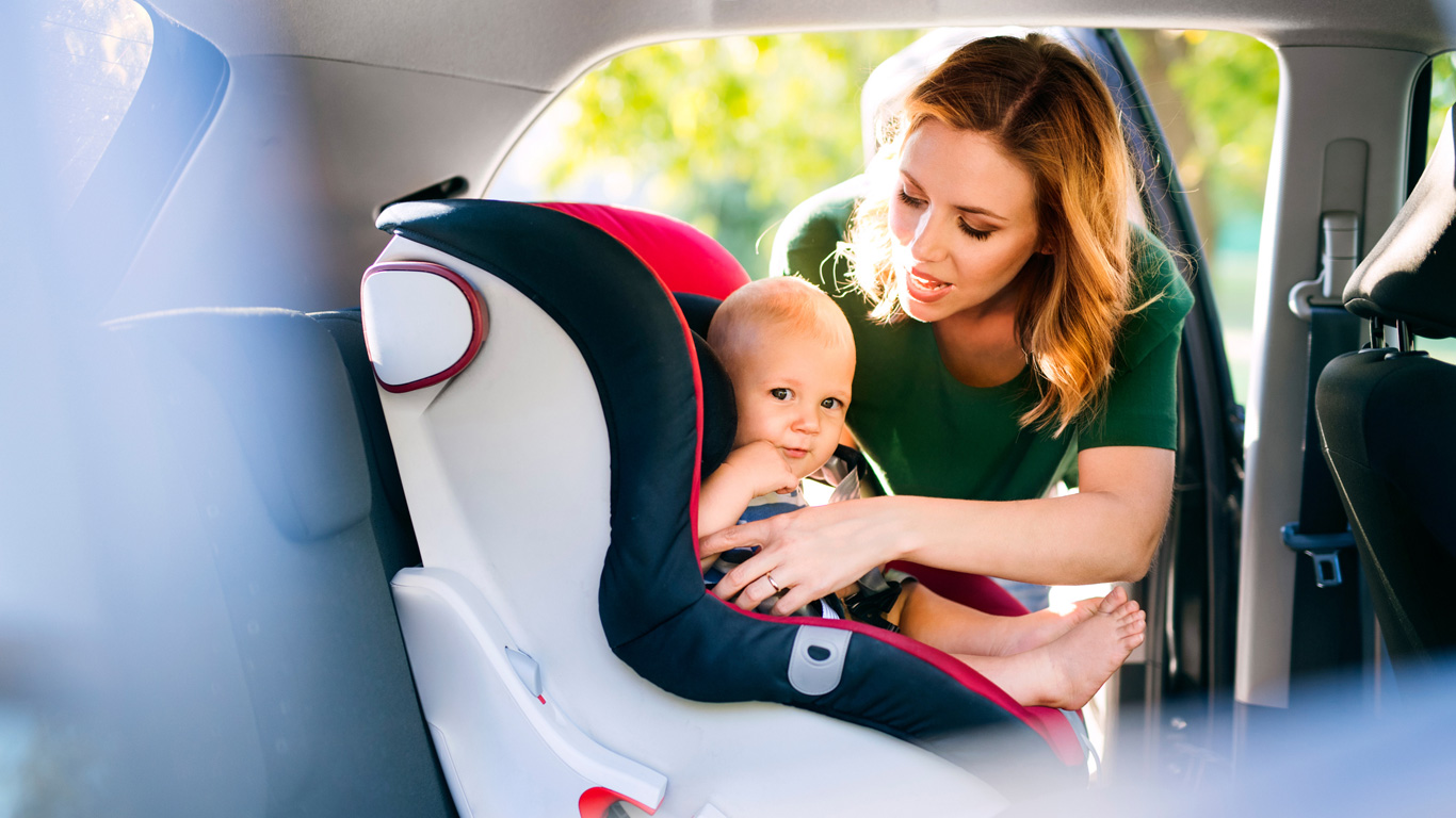 Sicher Auto fahren: Wie und wo platziere ich den Kindersitz