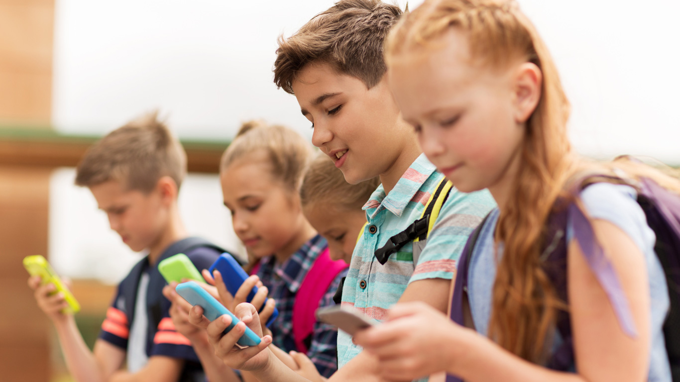 Süchtig nach Snapchat, Instagram & Co.: Macht Social Media abhängig?
