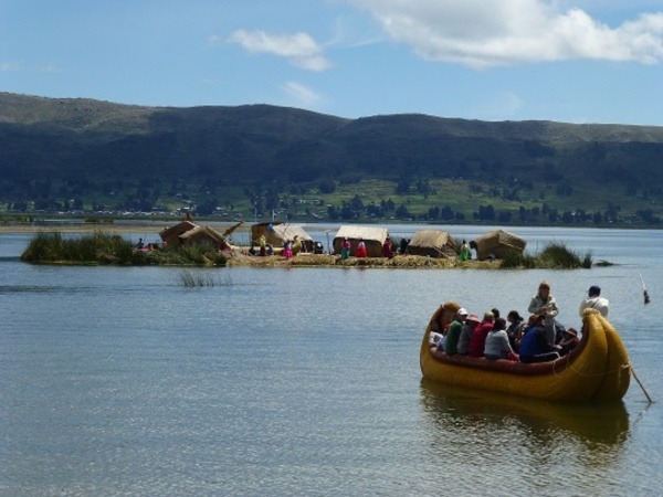 Peru: Die schwimmende Heimat der Uros: Die Uros leben auf rund 40 Inseln