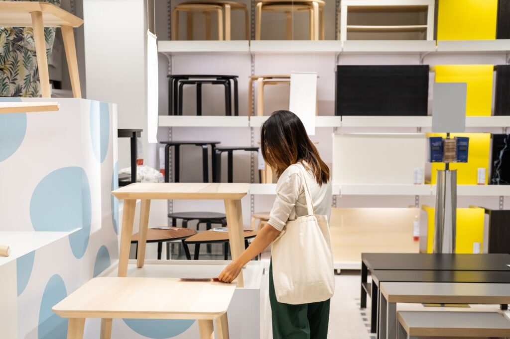 Große Möbelhäuser habe Onlineshops gegenüber immer noch etliche Vorteile