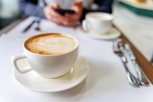 Entzieht Kaffee dem Körper wirklich Flüssigkeit?