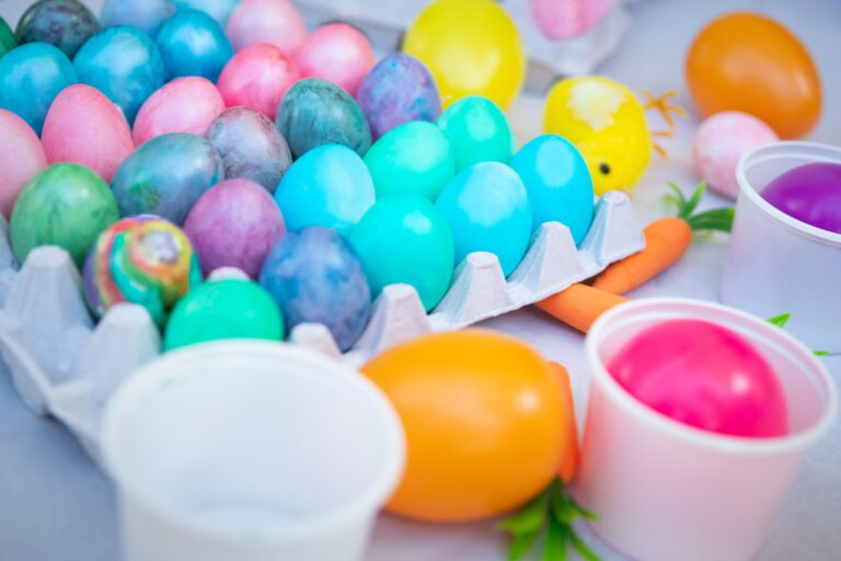 Ostereier färben: Viele bunte Ostereier