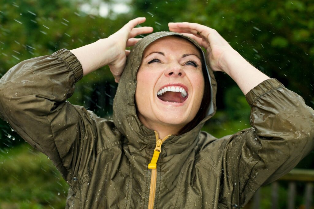 Werde ich weniger nass, wenn ich im Regen renne?