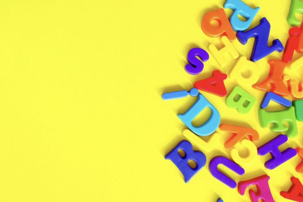 Buchstaben-gelb-envato