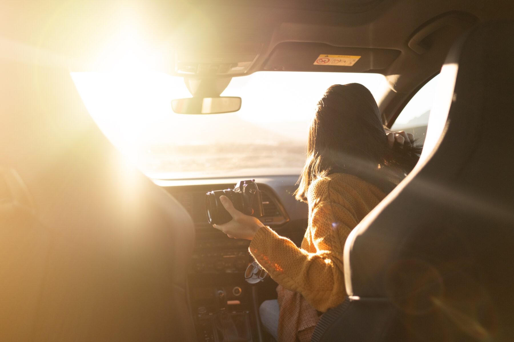 Sonnenbrand durchs Fenster: Sunblocker auch im Auto und Büro?