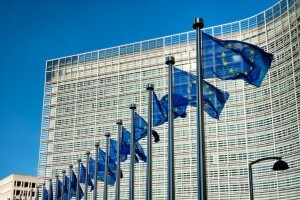 Die Aufnahme in die EU ist ein langes, aufwendiges Verfahren. Das Bewerberland muss insgesamt 1900 EU-Regelungen einhalten, um der EU beitreten zu können.