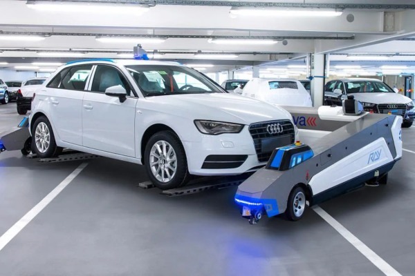 Der automatisierte Flughafen: Der vollautomatische Parkroboter Ray eliminiert eine der größten Stressquellen vor dem Flug