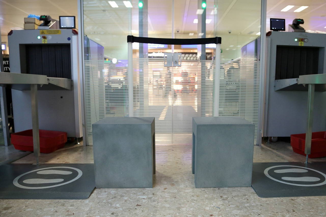 Digitalisierung: der automatisierte Flughafen und der praktische Scanner-Teppich in Genf