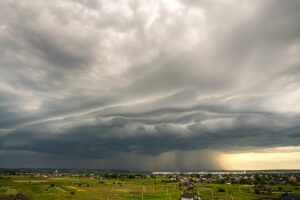 Extreme Wetterereignisse häufen sich. Neben CO2 ist Ultrafeinstaub in der Atmosphäre schuld daran.