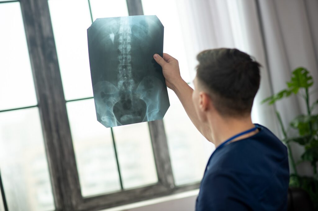 Röntgenstrahlen: Warum sie das Körperinnere sichtbar machen und wie sie entdeckt wurden