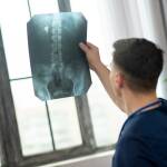 Röntgenstrahlen: Warum sie das Körperinnere sichtbar machen und wie sie entdeckt wurden