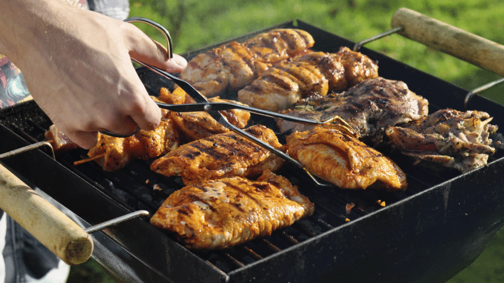 Fleisch auf dem Grillrost