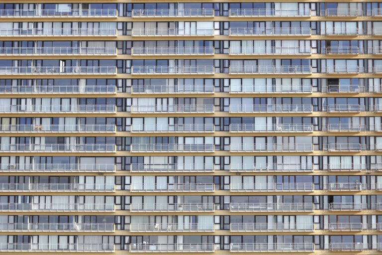 Problemviertel, Ghettos in Deutschland, die Fassade eines Plattenbaus