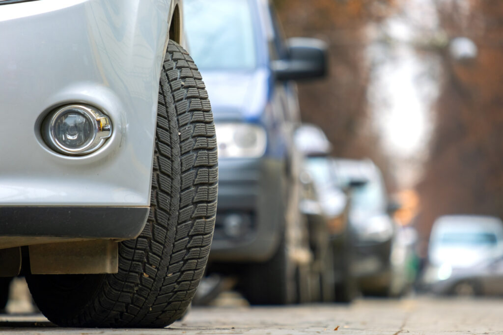 Geparkte Autos machen Städte heißer