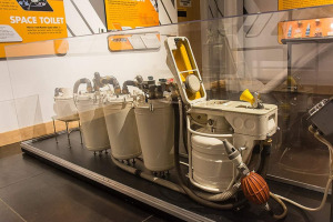 Wie der erste Haufen ins Weltall kam – eine moderne Weltalltoilette