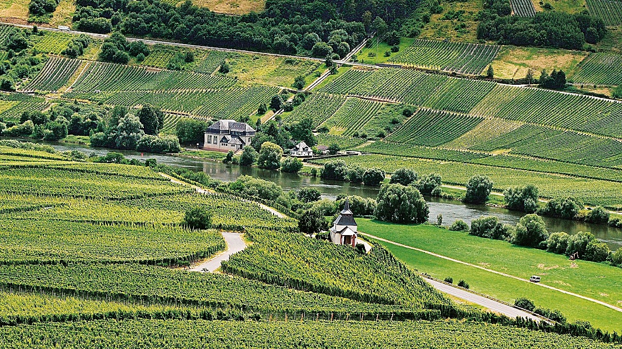 Blick zur Laurentiuskapelle