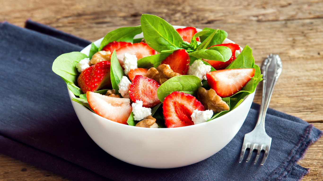 Salat mit Erdbeeren