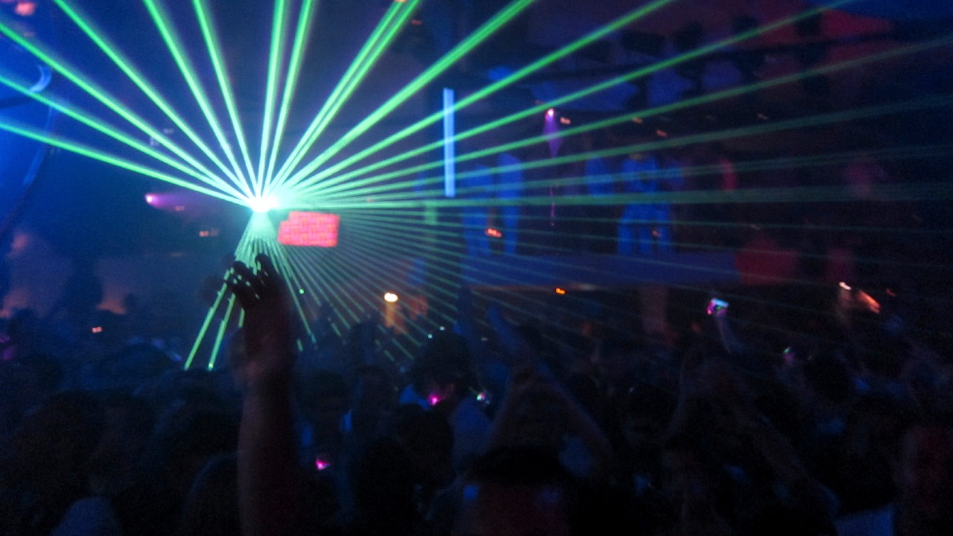 Runde 1: Nightlife auf Ibiza