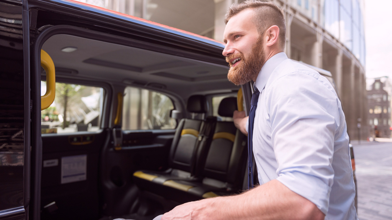 6. Setzt man sich neben den Fahrer oder auf die Rückbank?
