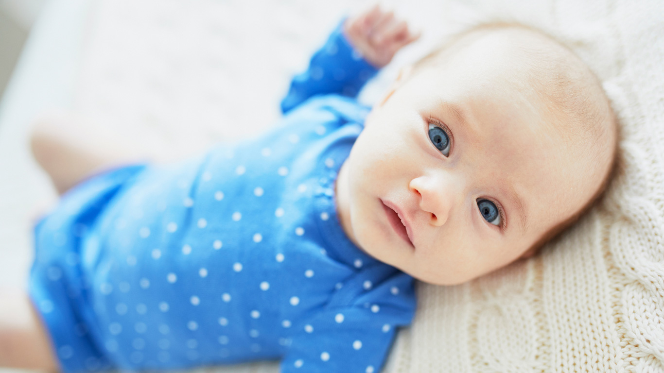 Wieso haben hellhäutige Babys zunächst blaue Augen?