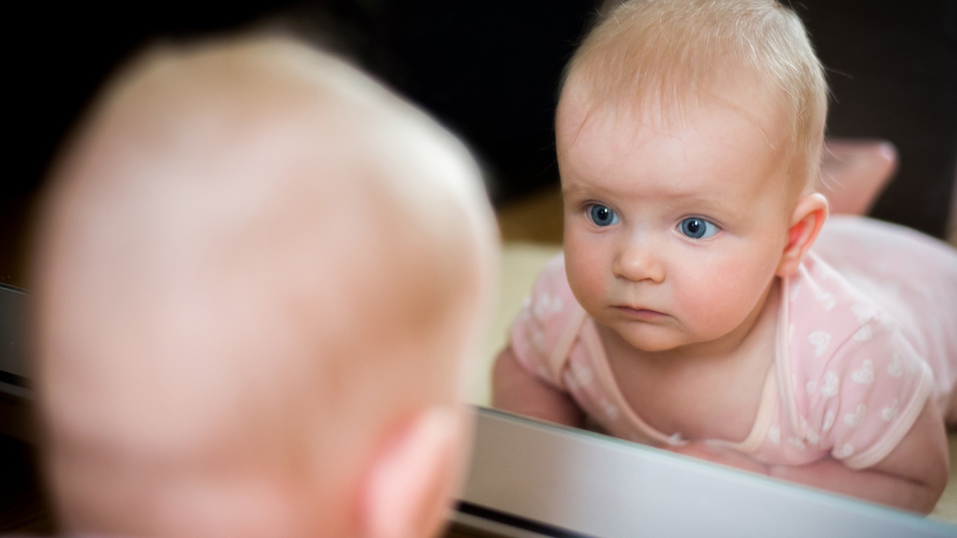 Erkennen Babys ihr Spiegelbild?