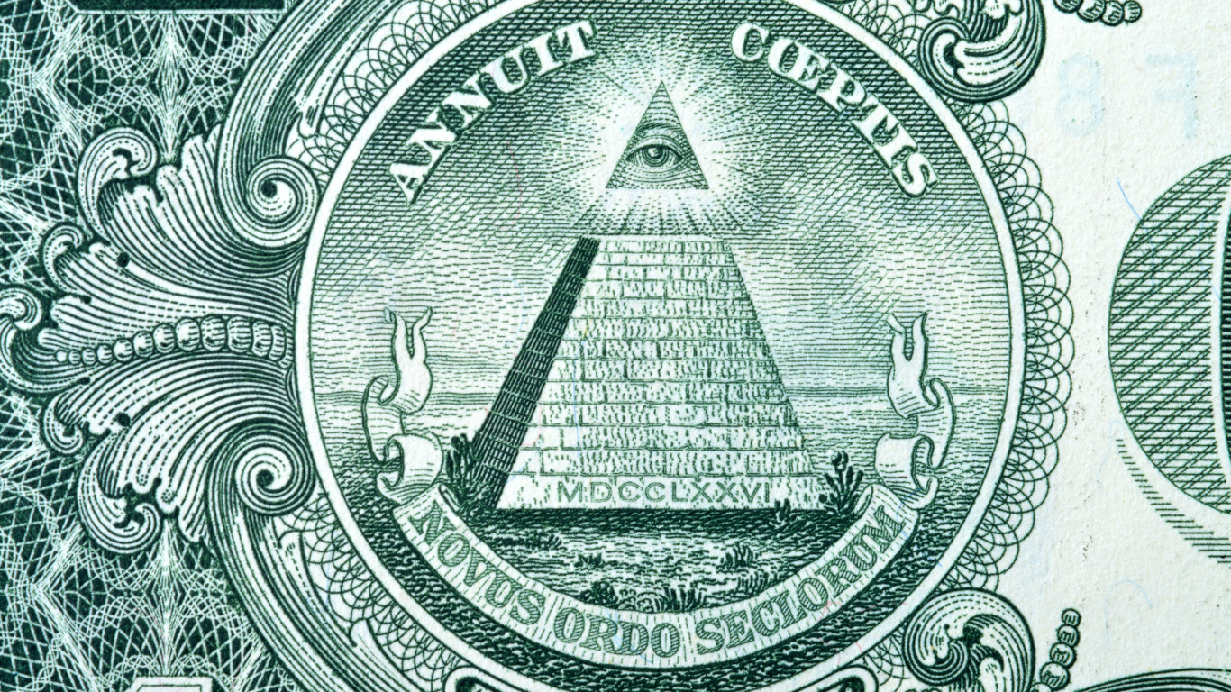 Die neue Welt und die unvollendete Pyramide