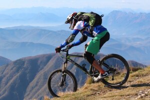 E-Mountainbikes: Tipps für eine sichere Abfahrt