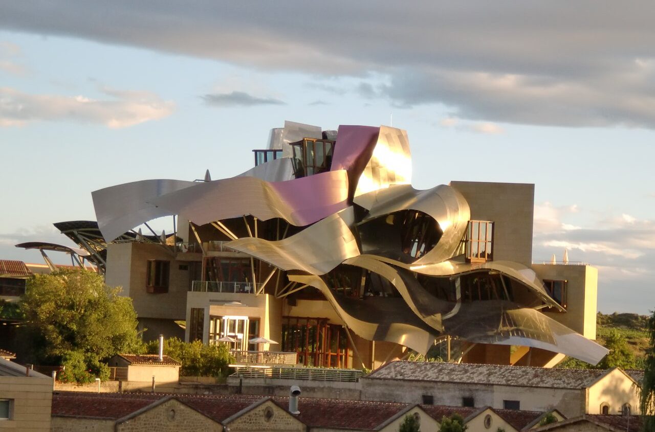 Wie eine Geschenkschleife: Hotel Marques de Riscal