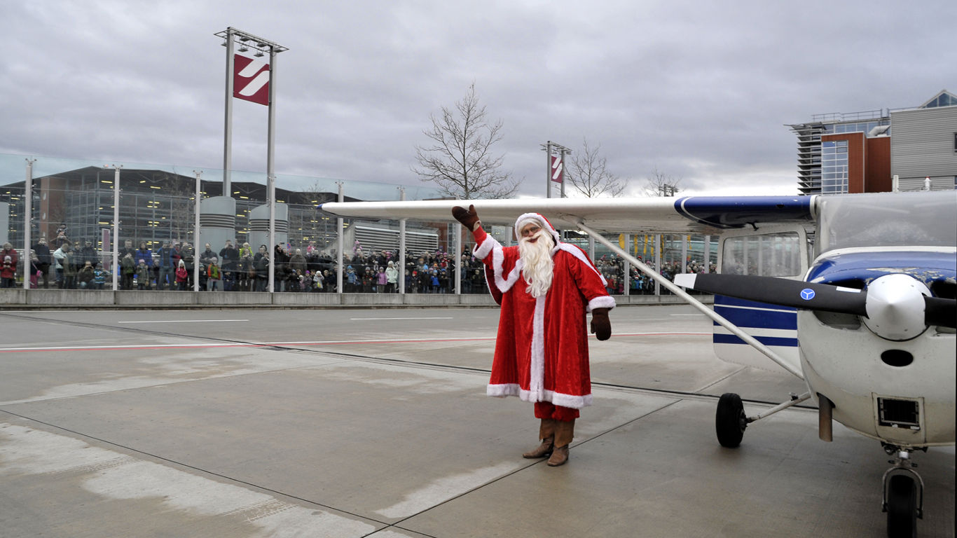 In Dresden landet der Weihnachtsmann