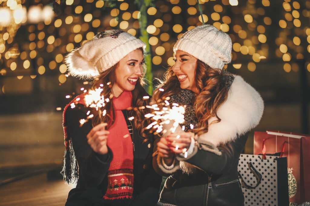 silvester-kerzen-frauen-envato