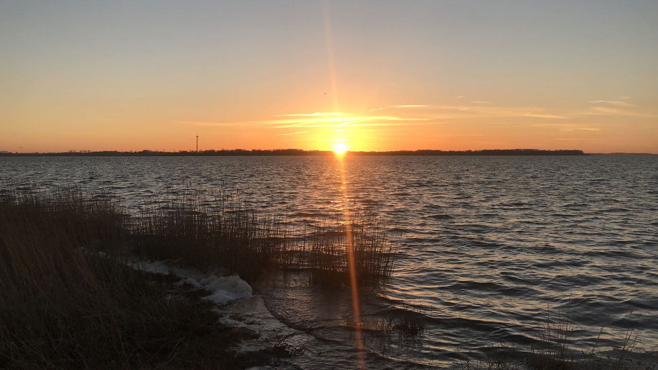 Auf welcher Insel liegt ein Gott begraben?