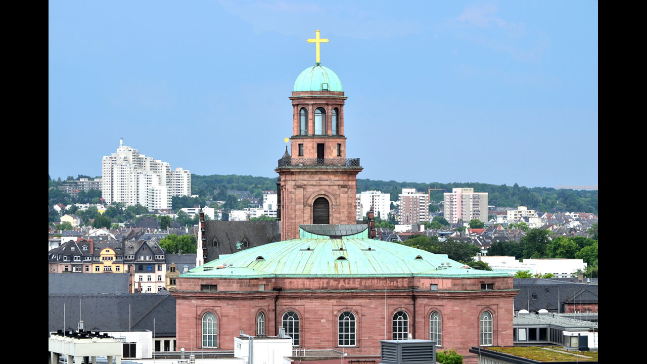 Welche Kirche wurde zum ersten Reichstag?