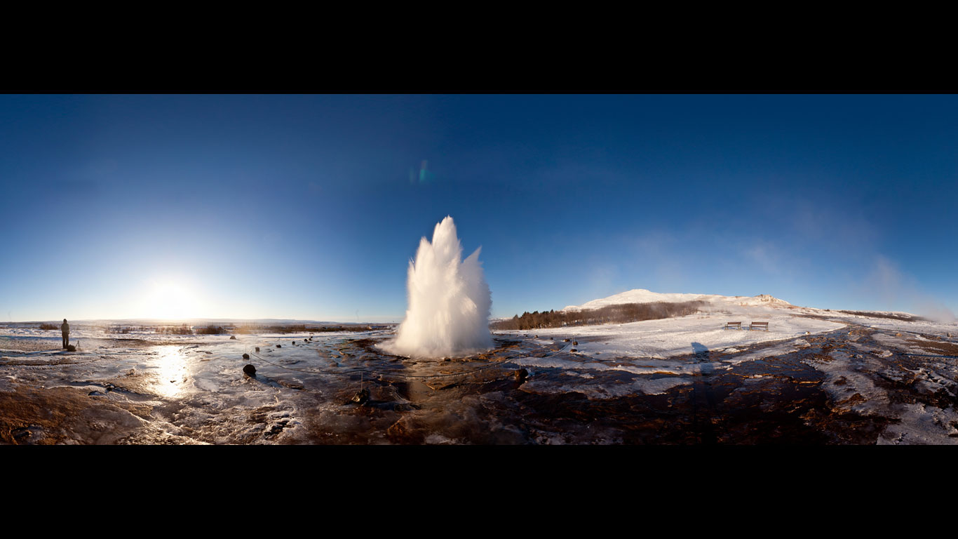 Platz 5: Geysirfeld und mächtiger Wasserfall auf Island
