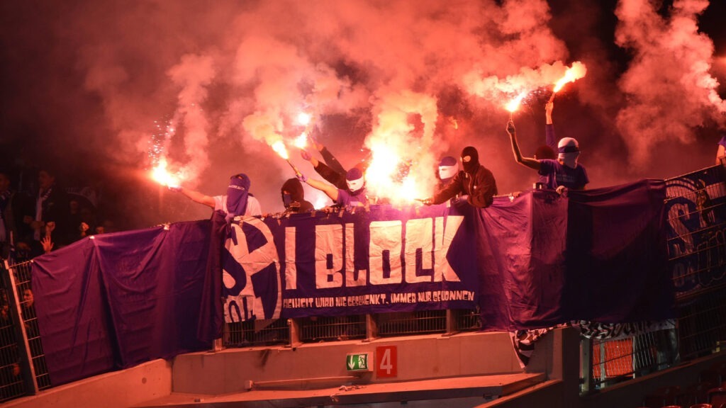 Im Rausch des Kollektivs: Wenn Stadien zu Tempeln werden