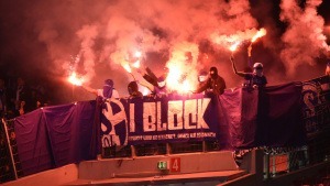 Im Rausch des Kollektivs: Wenn Stadien zu Tempeln werden