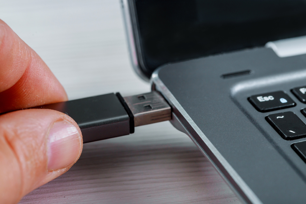 Präparierte USB-Sticks als effektive Social-Engineering-Strategie