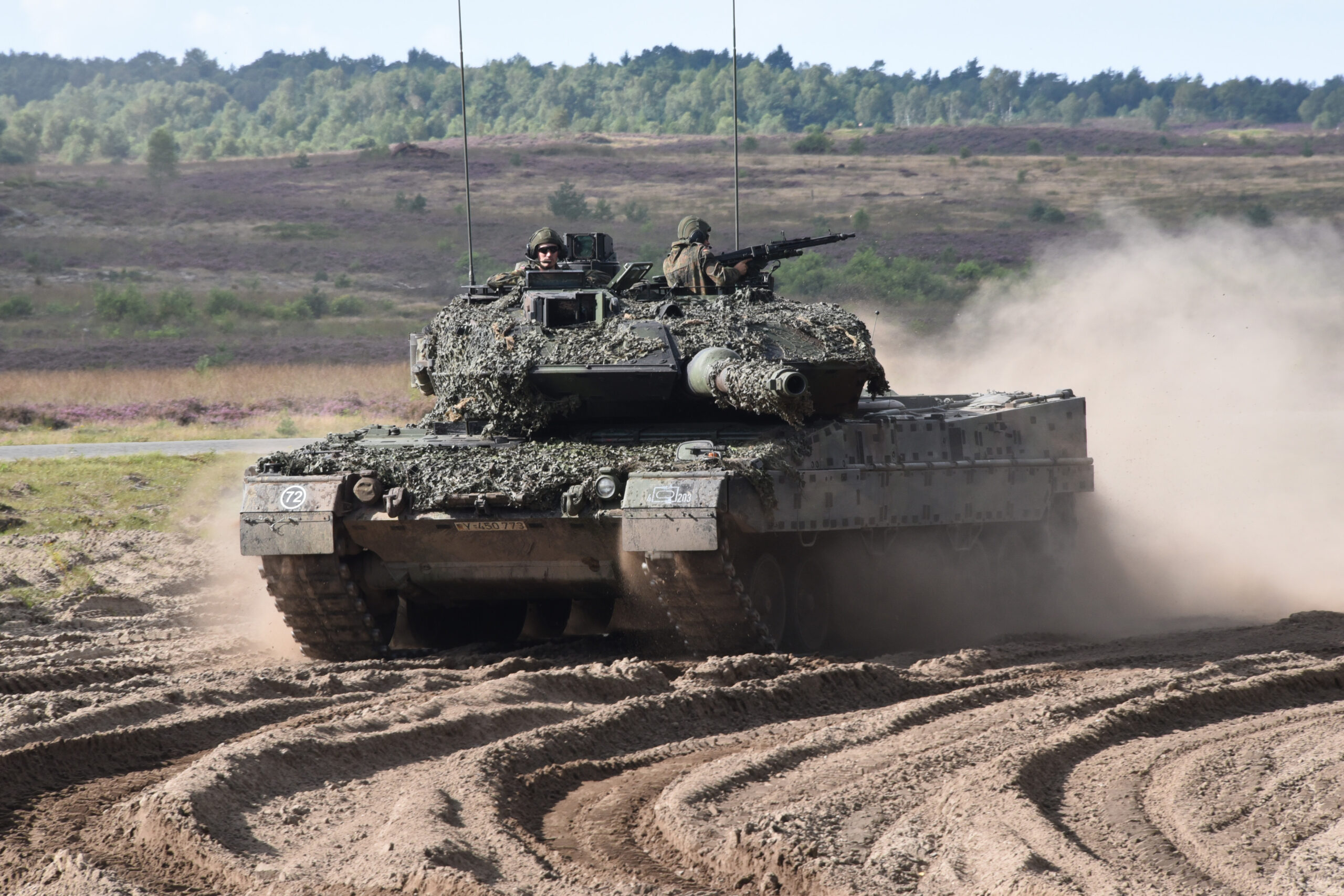 Panzer vorwärts Marsch! So fährt man einen Leopard 2 Kampfpanzer Panzer vorwärts Marsch! So fährt man einen Leopard 2 Kampfpanzer