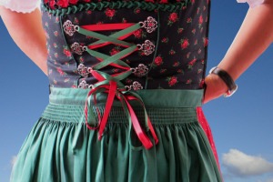 Die Geschichte des Dirndls – alles über das bayerische Trachtenkleid