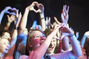 Die Faszination für Promis: Warum wir uns für Stars begeistern